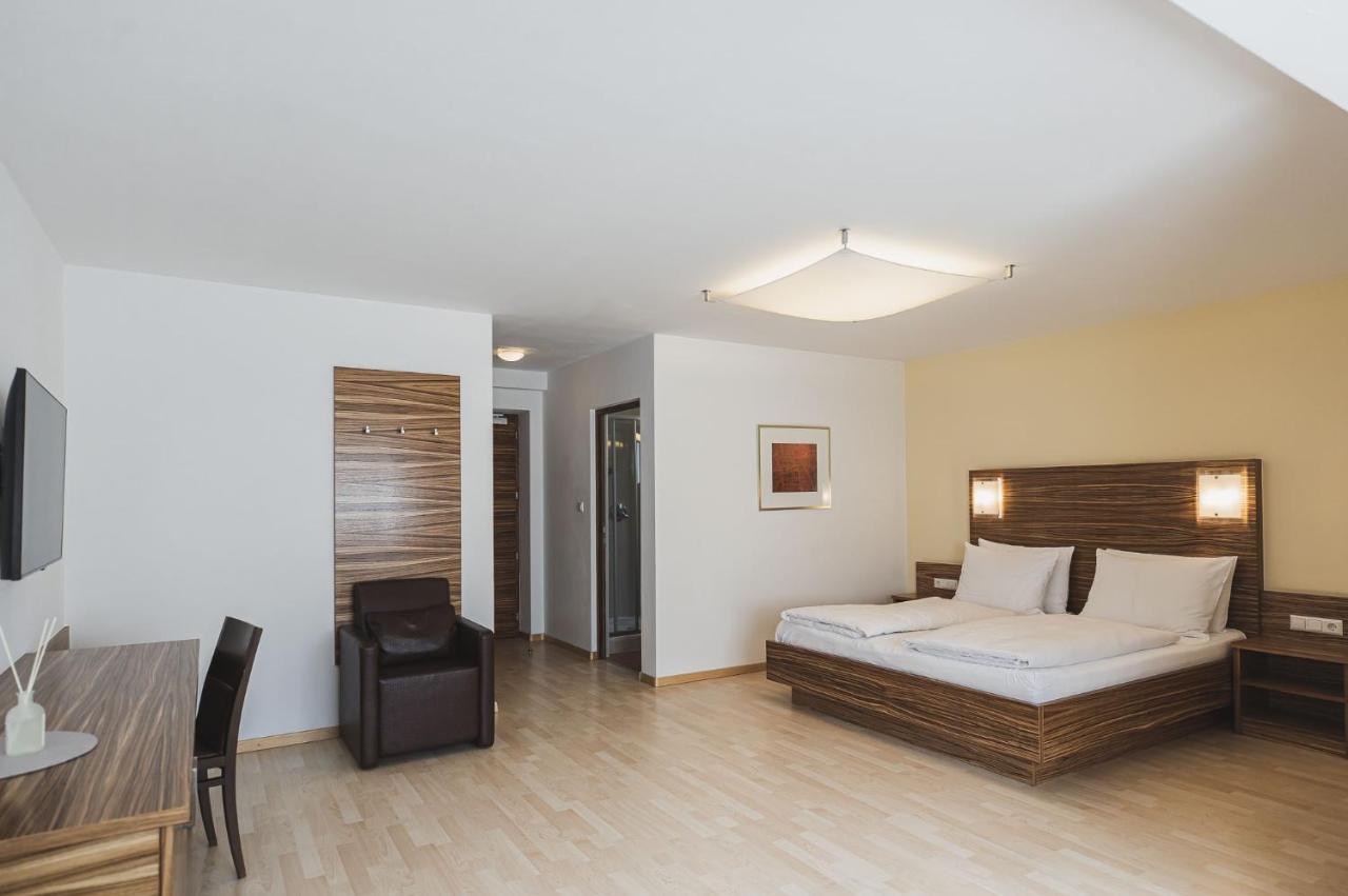 Hotel Broetz Rasun di Sotto Bagian luar foto