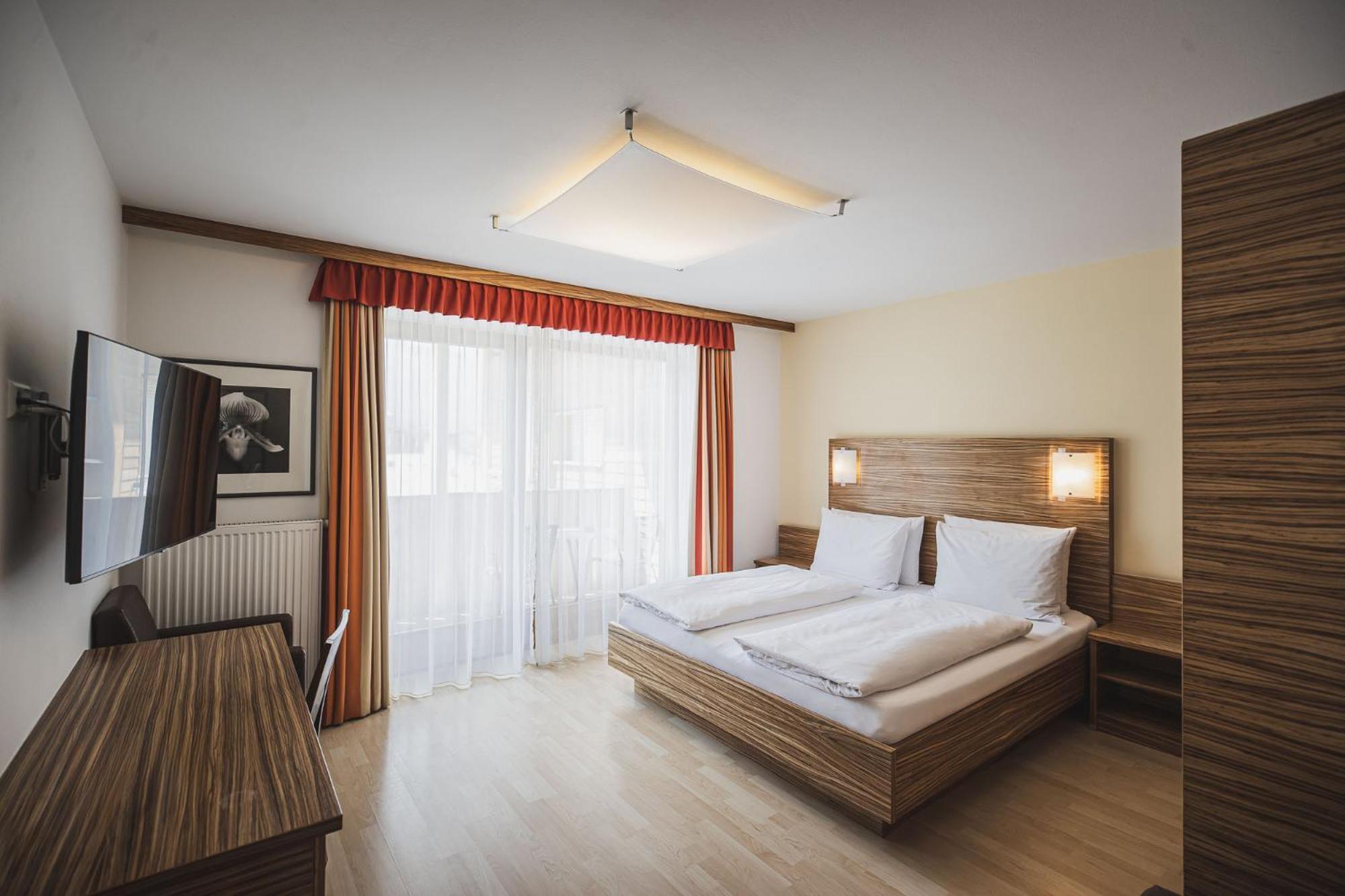 Hotel Broetz Rasun di Sotto Bagian luar foto