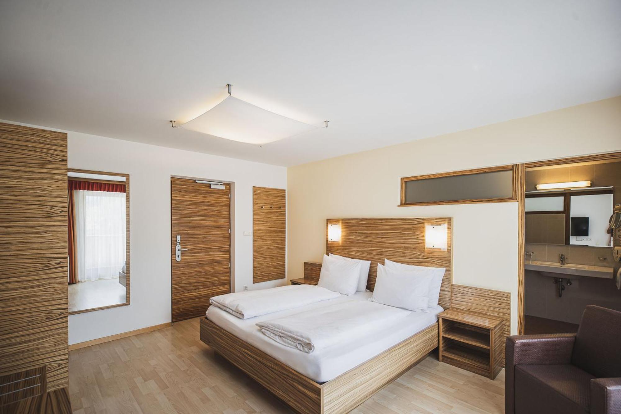 Hotel Broetz Rasun di Sotto Bagian luar foto